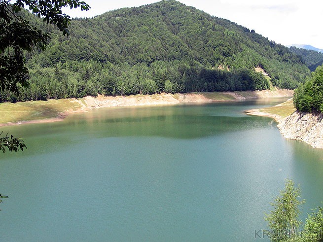 Jezioro Vidraru. 834,00m npm. powierzchnia 8,93 km². Prawdopodobnie jest to ...